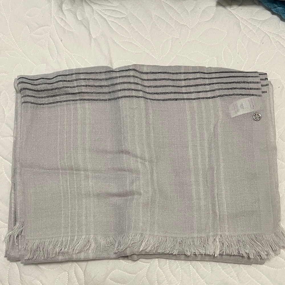 Lululemon Woven Wool
blend Scarf O/S